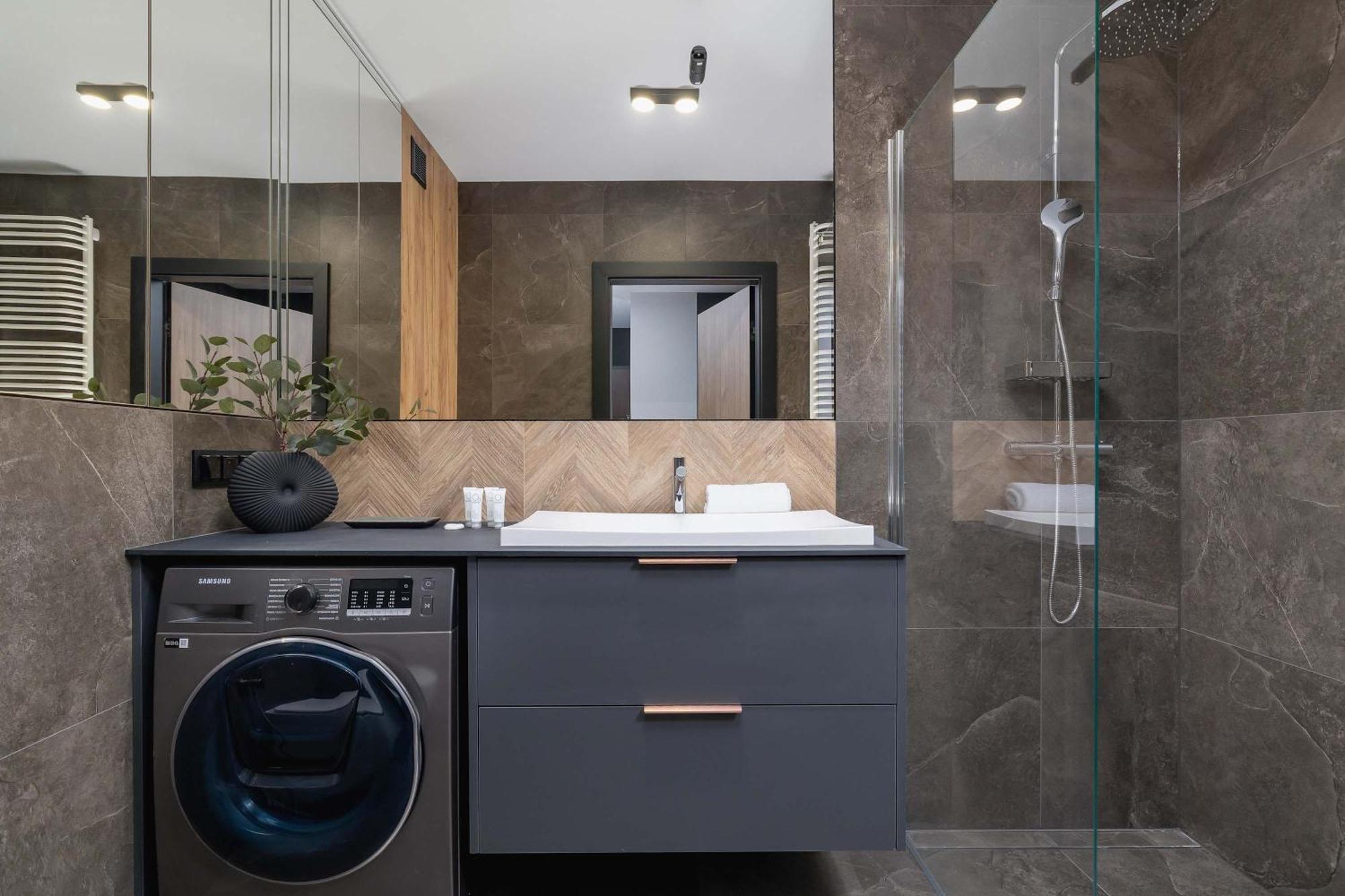 Modern & Luxurious With Balcony & Parking Cracow By Renters Prestige Appartamento