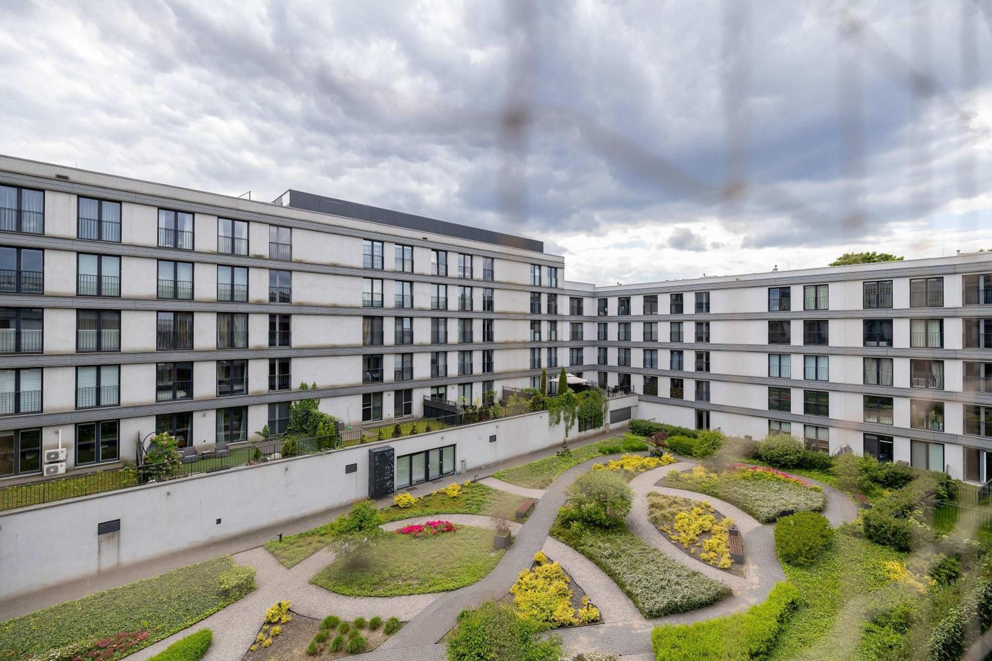 Appartamento Modern & Luxurious With Balcony & Parking Cracow By Renters Prestige Cracovia